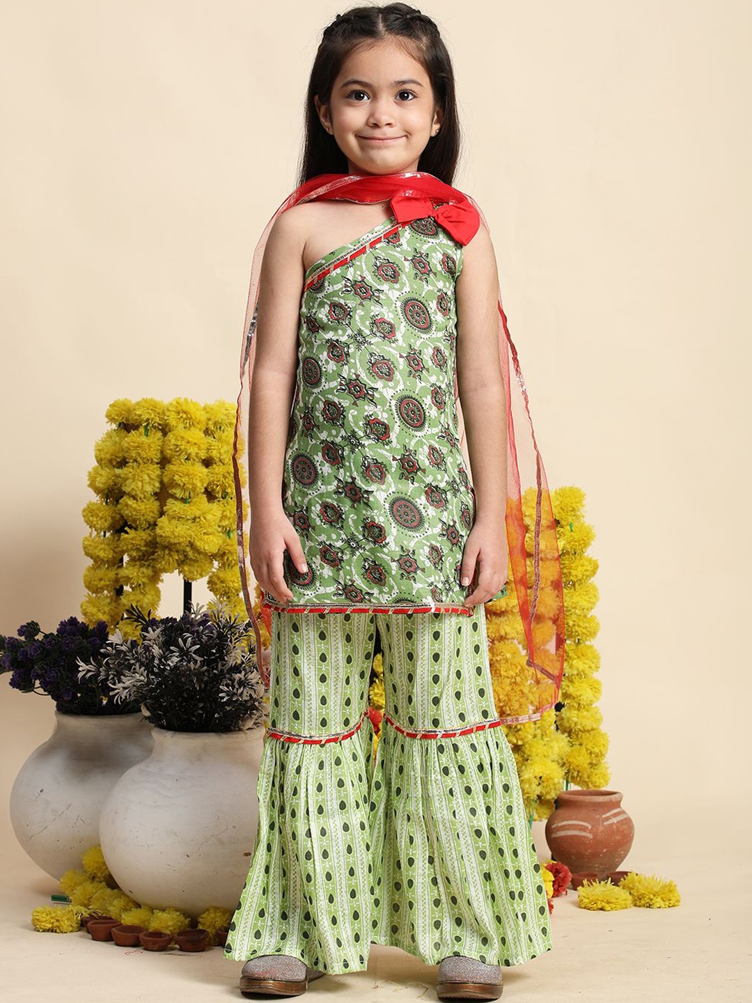 Cutiekins Girls Floral Printed Straight Cotton Kurta With Sharara & Dupatta, Green
Cutiekins Girls Floral Printed Straight Cotton Kurta With Sharara & Dupatta, Green
