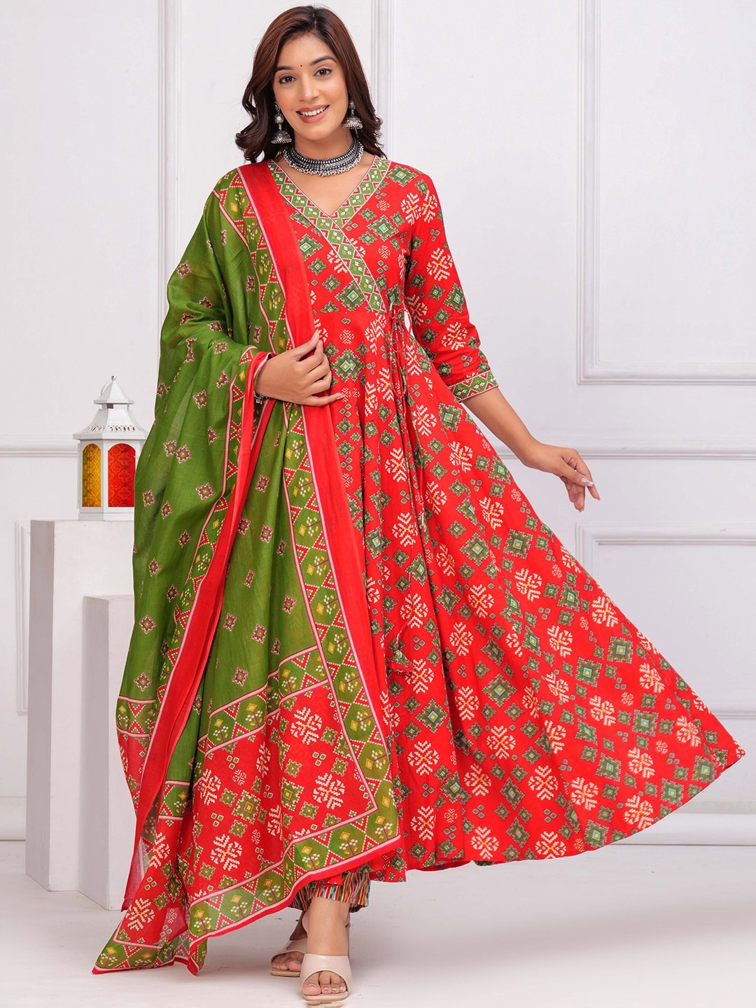 Mizaz Floral Printed Layered Pure Cotton Anarkali Kurta with Trousers & With Dupatta, Red
Mizaz Floral Printed Layered Pure Cotton Anarkali Kurta with Trousers & With Dupatta, Red