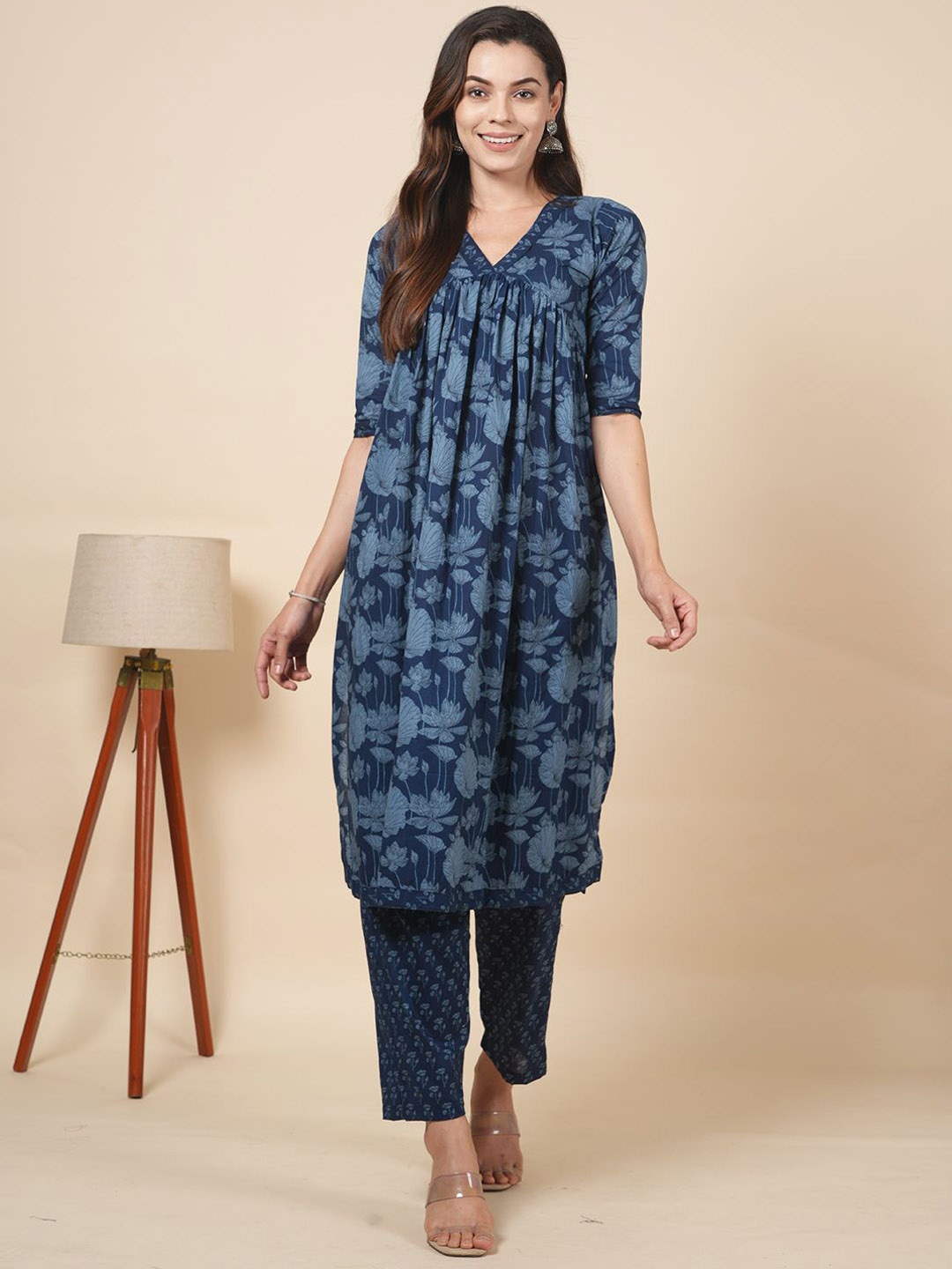 LABEL KRISHA Floral Printed V-Neck Empire Pure Cotton Straight Kurta with Trouser, Navy blue
LABEL KRISHA Floral Printed V-Neck Empire Pure Cotton Straight Kurta with Trouser, Navy blue