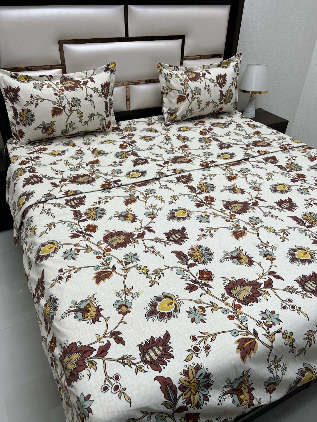Pure Decor Bedding of 4 Pieces Bedsheet Set (2.28m X 2.54m) with Comforter (2.21m X 2.46m), White
Pure Decor Bedding of 4 Pieces Bedsheet Set (2.28m X 2.54m) with Comforter (2.21m X 2.46m), White