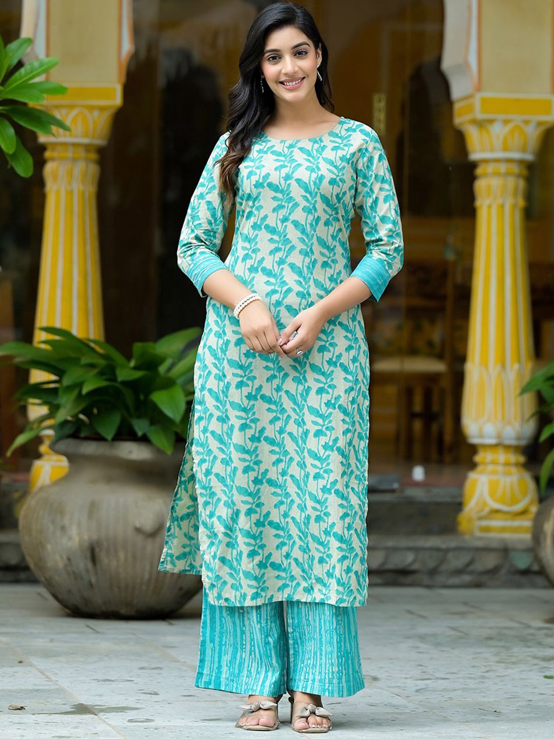 AKS Floral Printed Round Neck Pure Cotton Straight Kurta, Turquoise blue
AKS Floral Printed Round Neck Pure Cotton Straight Kurta, Turquoise blue