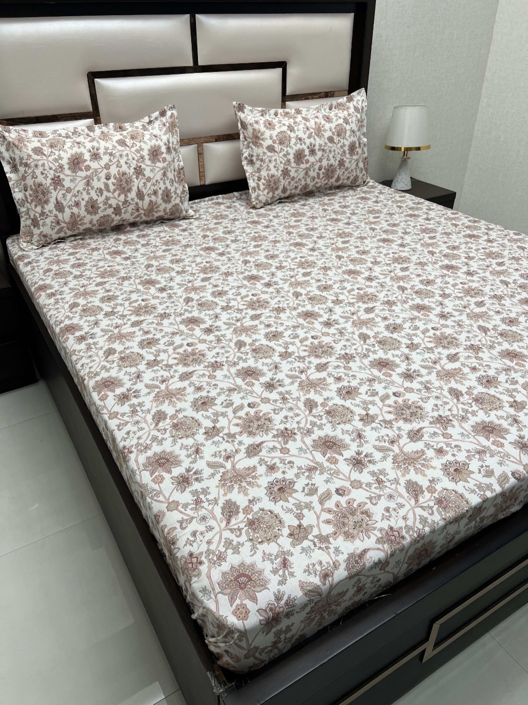 Pure Decor Villa Brown & White Printed 380 TC Cotton King Bedsheet with 2 Pillow Covers
Pure Decor Villa Brown & White Printed 380 TC Cotton King Bedsheet with 2 Pillow Covers