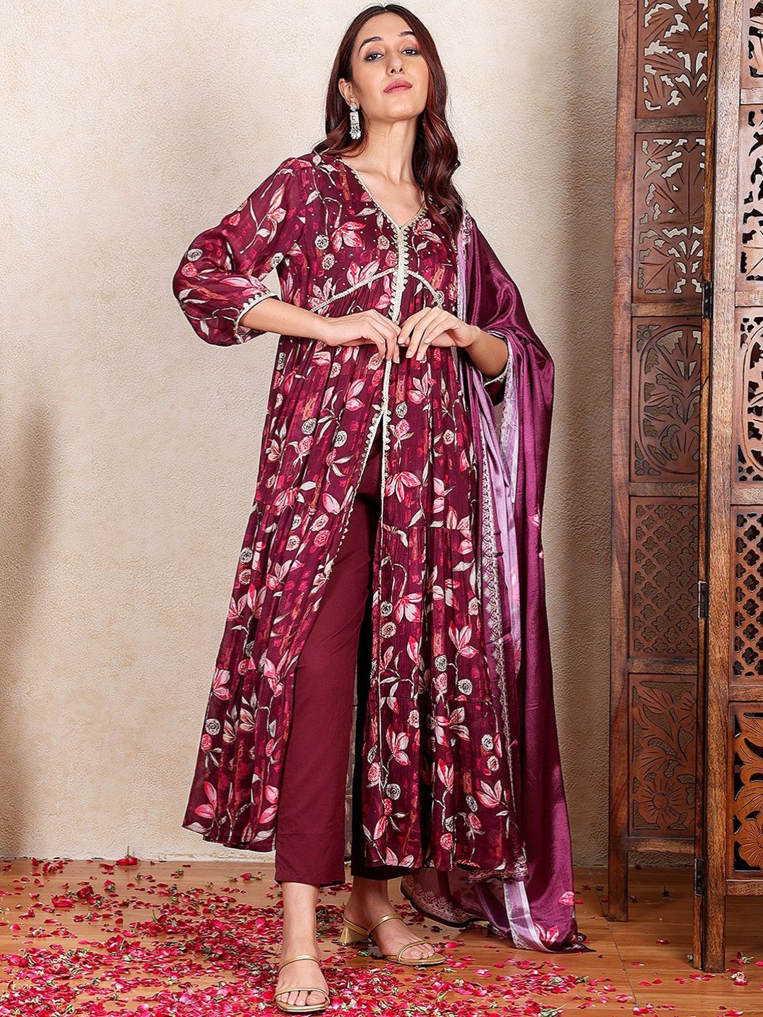 Chowkhat Floral Printed A-Line Empire Sequinned Kurta With Trousers & Dupatta, Purple
Chowkhat Floral Printed A-Line Empire Sequinned Kurta With Trousers & Dupatta, Purple