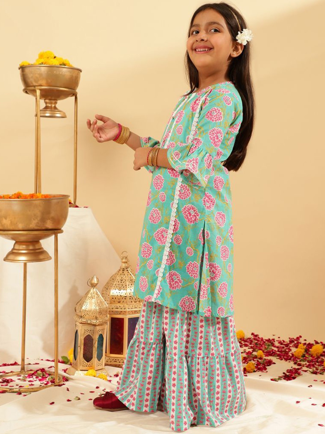 BANDIA Girls Floral Printed Regular Pure Cotton Straight Kurta with Sharara, Turquoise blue
BANDIA Girls Floral Printed Regular Pure Cotton Straight Kurta with Sharara, Turquoise blue