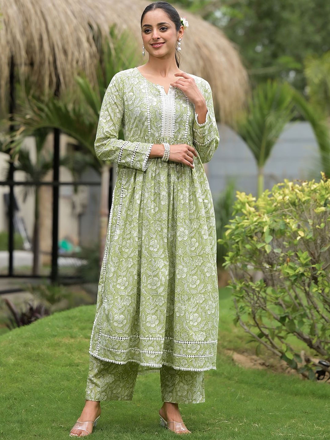 Chandbaali Floral Printed Thread Work Pure Cotton Anarkali Kurta With Trouser, Green
Chandbaali Floral Printed Thread Work Pure Cotton Anarkali Kurta With Trouser, Green