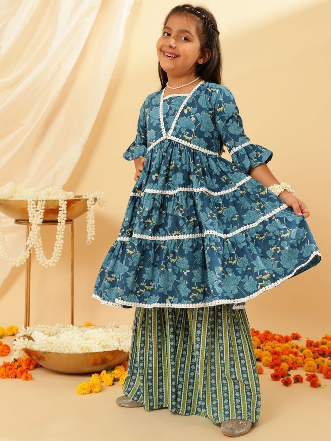 BANDIA Girls Floral Printed Tiered Pure Cotton Anarkali Kurta with Sharara, Navy blue
BANDIA Girls Floral Printed Tiered Pure Cotton Anarkali Kurta with Sharara, Navy blue