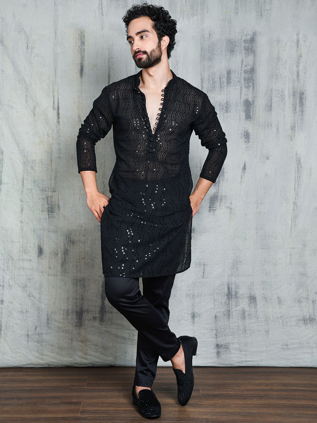 Be Desi Embroidered Mandarin Collar Regular Sequinned Georgette Kurta With Trousers, Black
Be Desi Embroidered Mandarin Collar Regular Sequinned Georgette Kurta With Trousers, Black