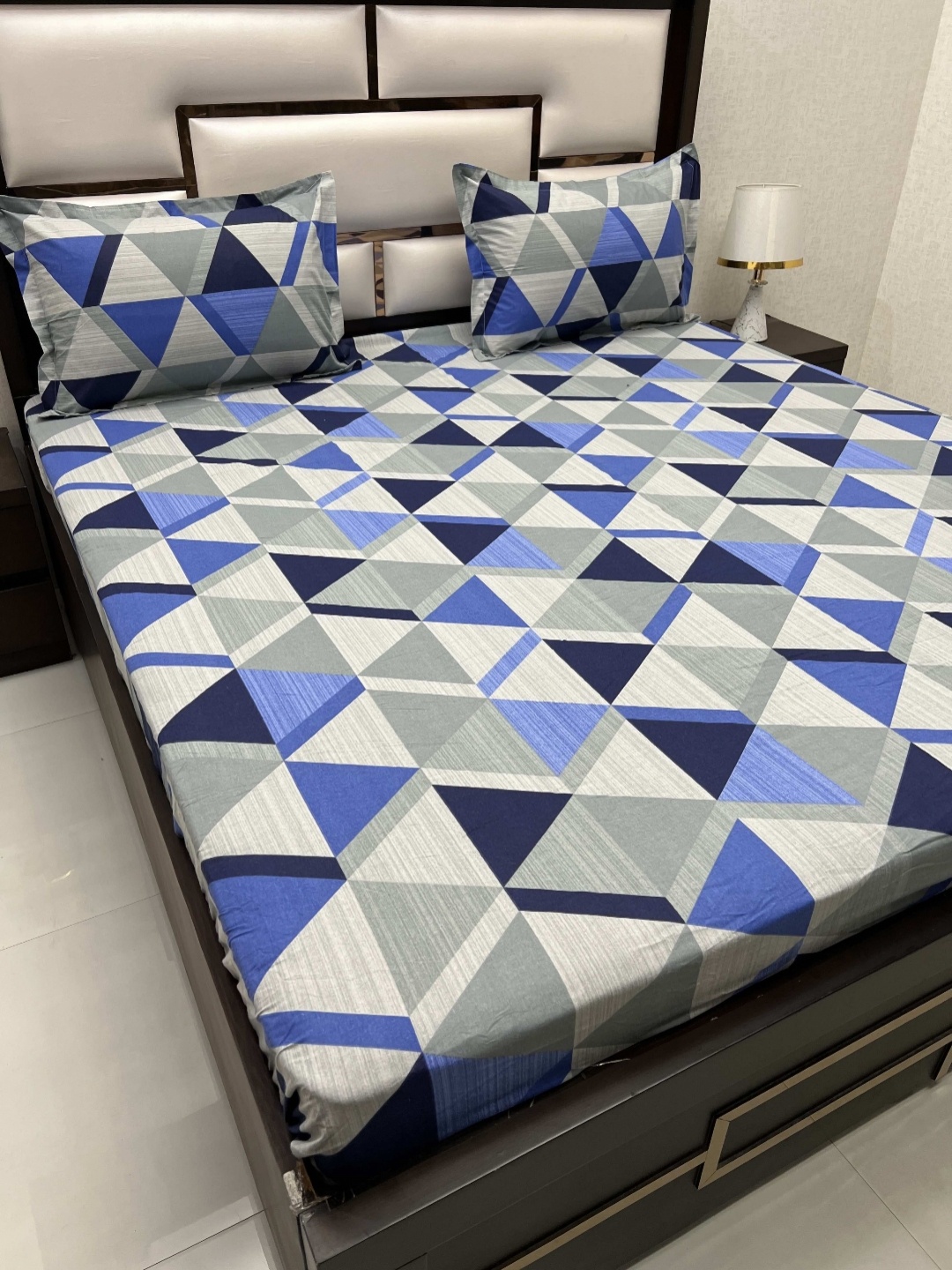 Pure Decor Sapphire Blue & Grey Printed 380 TC Cotton King Bedsheet with 2 Pillow Covers
Pure Decor Sapphire Blue & Grey Printed 380 TC Cotton King Bedsheet with 2 Pillow Covers