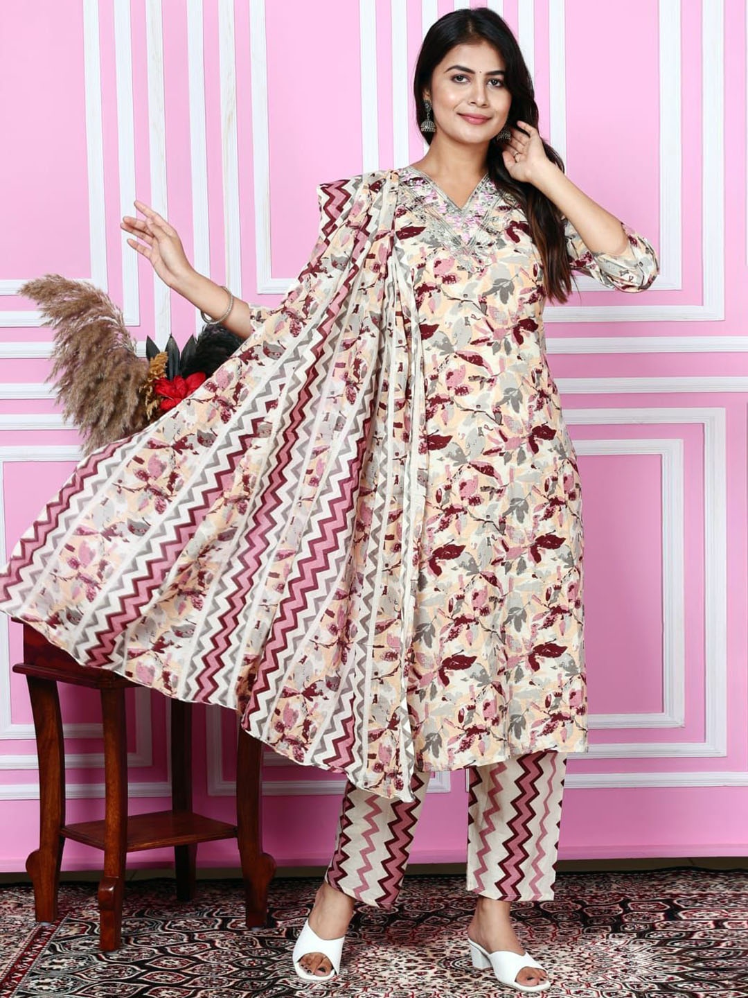 MILAAV Floral Printed V-Neck Gotta Patti Straight Kurta With Trousers & Dupatta, Purple
MILAAV Floral Printed V-Neck Gotta Patti Straight Kurta With Trousers & Dupatta, Purple