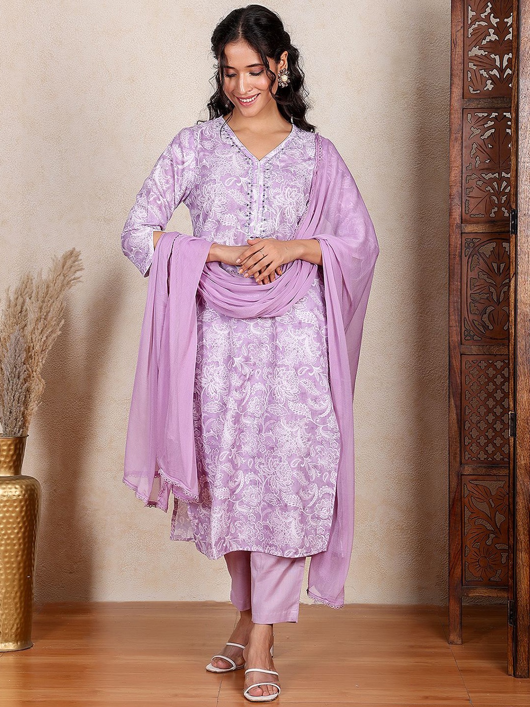 Chowkhat Floral Printed Straight Pure Cotton Kurta with Trousers & Dupatta, Lavender
Chowkhat Floral Printed Straight Pure Cotton Kurta with Trousers & Dupatta, Lavender
