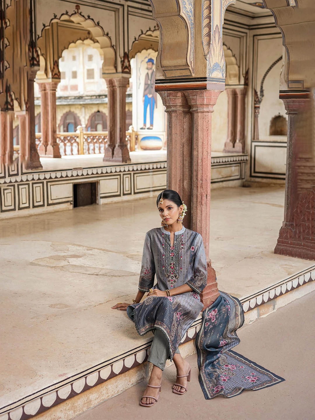 SCAKHI Floral Embroidered Chanderi Silk Straight Kurta With Trousers & Dupatta, Grey
SCAKHI Floral Embroidered Chanderi Silk Straight Kurta With Trousers & Dupatta, Grey