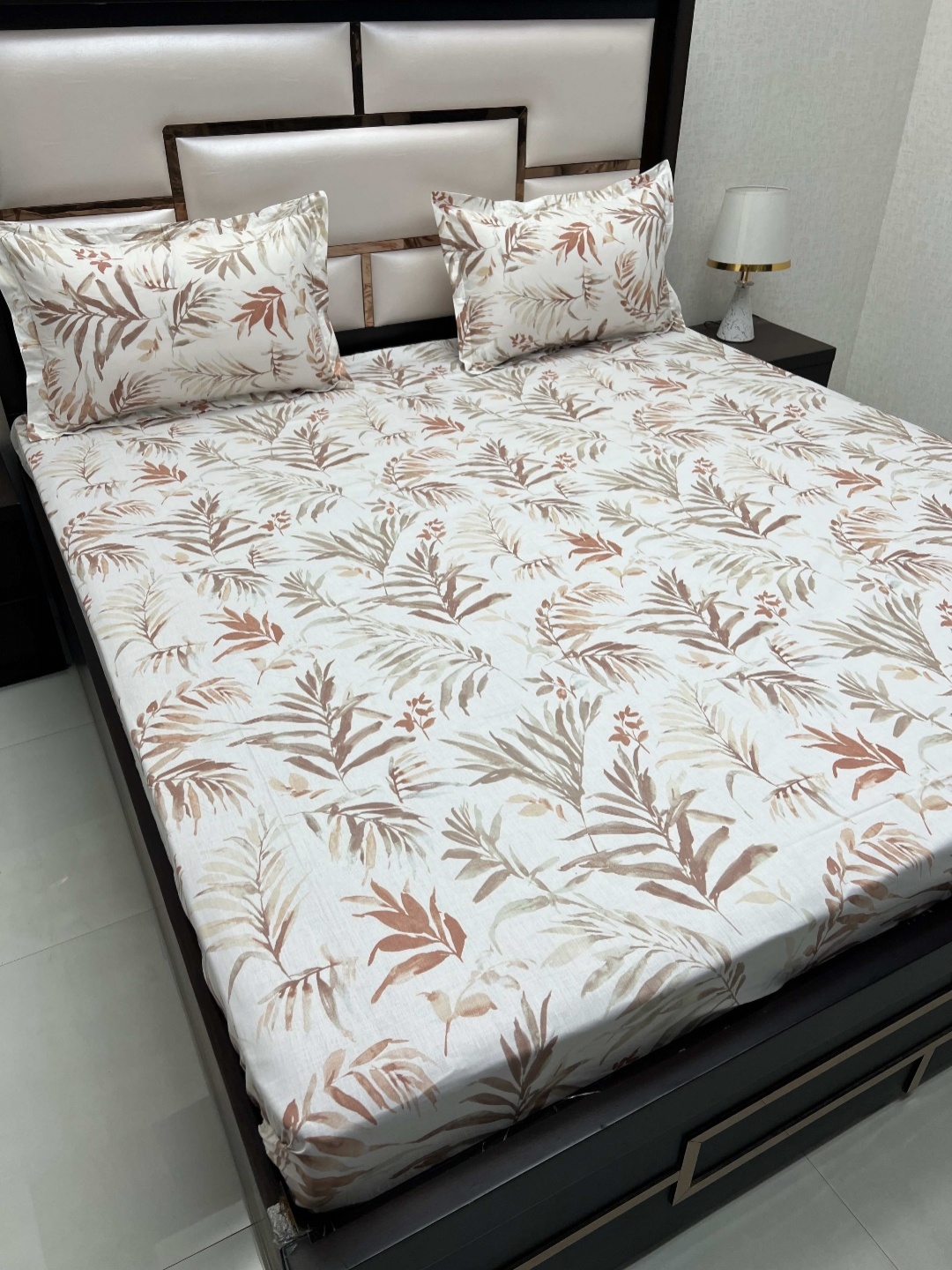 Pure Decor Villa White & Brown Printed 300 TC Cotton King Bedsheet with 2 Pillow Covers
Pure Decor Villa White & Brown Printed 300 TC Cotton King Bedsheet with 2 Pillow Covers