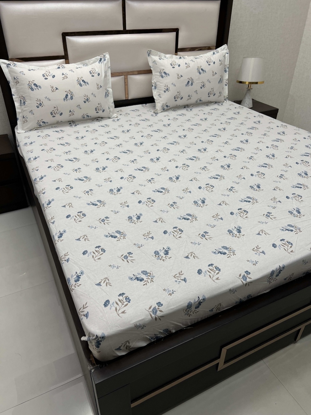 Pure Decor White & Blue Floral 350 TC Pure Cotton King Bedsheet with 2 Pillow Covers
Pure Decor White & Blue Floral 350 TC Pure Cotton King Bedsheet with 2 Pillow Covers