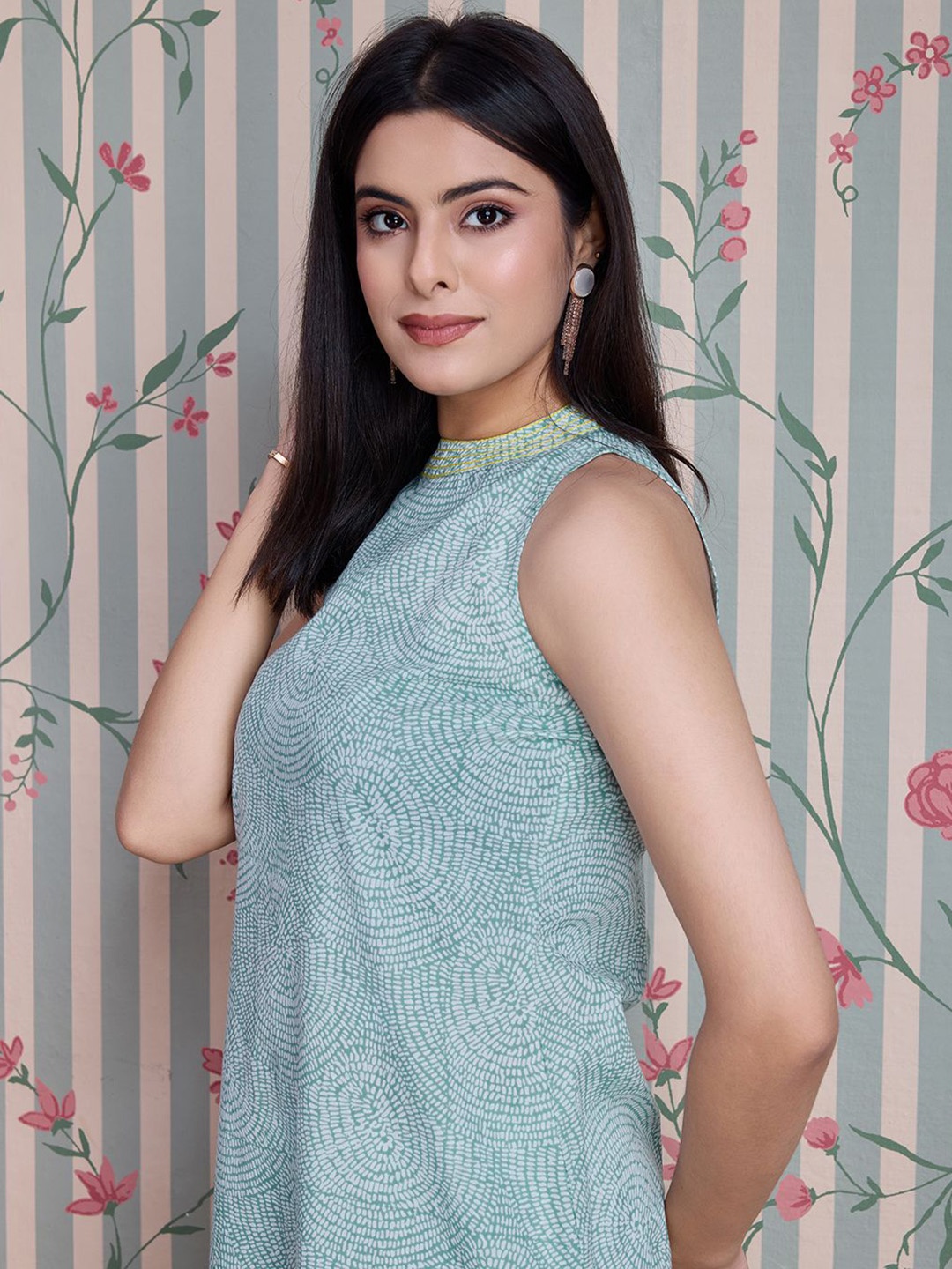 Ode by House of Pataudi Ethnic Motifs Printed Pure Cotton Straight Kurta with Palazzos, Blue
Ode by House of Pataudi Ethnic Motifs Printed Pure Cotton Straight Kurta with Palazzos, Blue