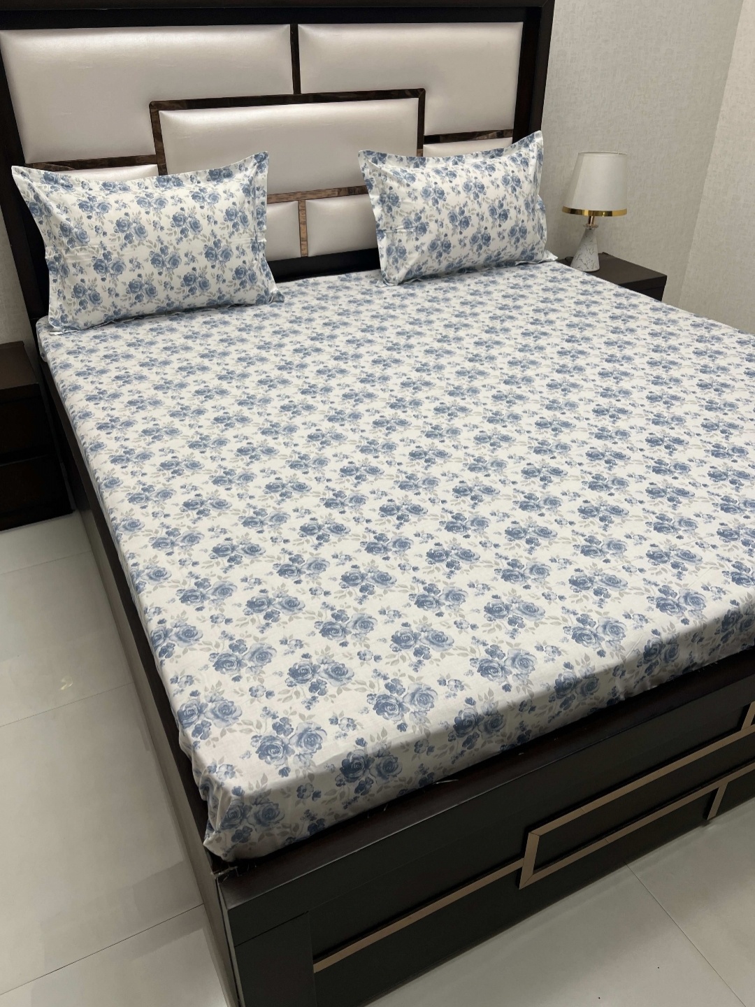 Pure Decor Villa White & Blue Printed 380 TC Cotton King Bedsheet with 2 Pillow Covers
Pure Decor Villa White & Blue Printed 380 TC Cotton King Bedsheet with 2 Pillow Covers