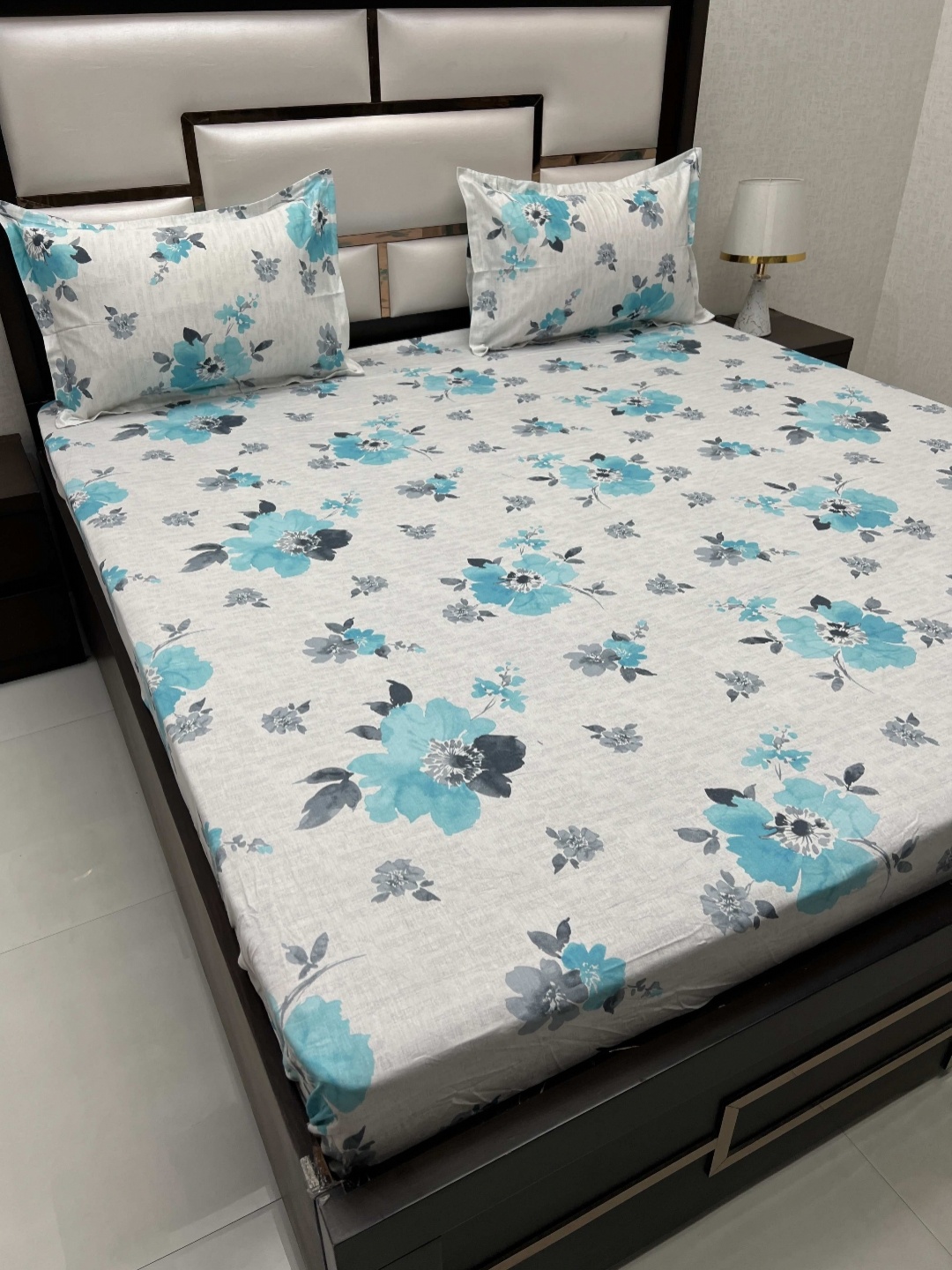 Pure Decor Sapphire White & Blue Printed 380 TC Cotton King Bedsheet with 2 Pillow Covers
Pure Decor Sapphire White & Blue Printed 380 TC Cotton King Bedsheet with 2 Pillow Covers