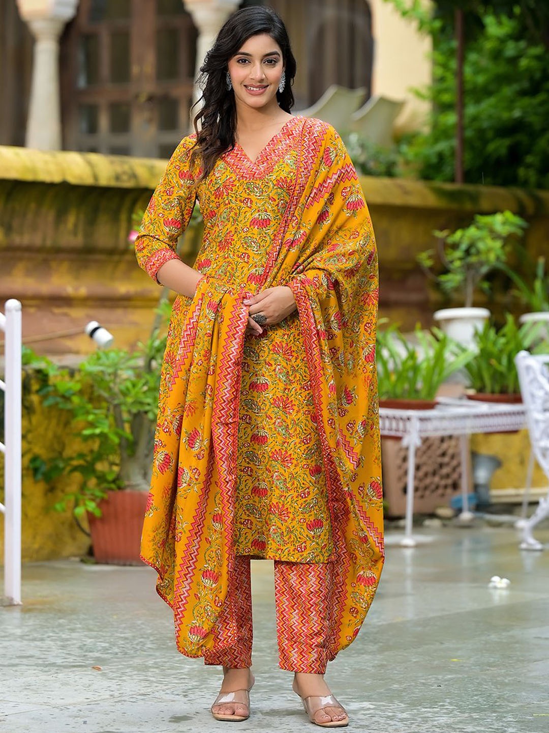 AKS Floral Printed Regular Pure Cotton Straight Kurta with Trousers & Dupatta, Mustard
AKS Floral Printed Regular Pure Cotton Straight Kurta with Trousers & Dupatta, Mustard
