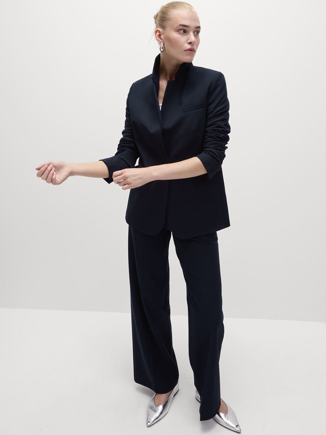 Marks & Spencer Notched Lapel Collar Relaxed Fit Single Breasted Blazer, Navy blue
Marks & Spencer Notched Lapel Collar Relaxed Fit Single Breasted Blazer, Navy blue