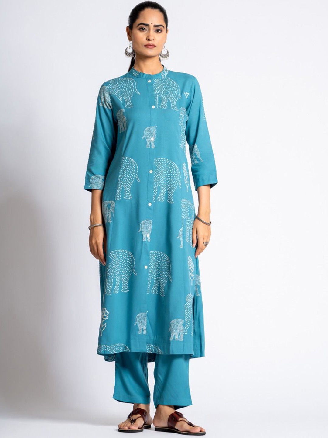 INDYES Ethnic Motifs Printed Mandarin Collar A-Line Kurta With Palazzos, Turquoise blue
INDYES Ethnic Motifs Printed Mandarin Collar A-Line Kurta With Palazzos, Turquoise blue