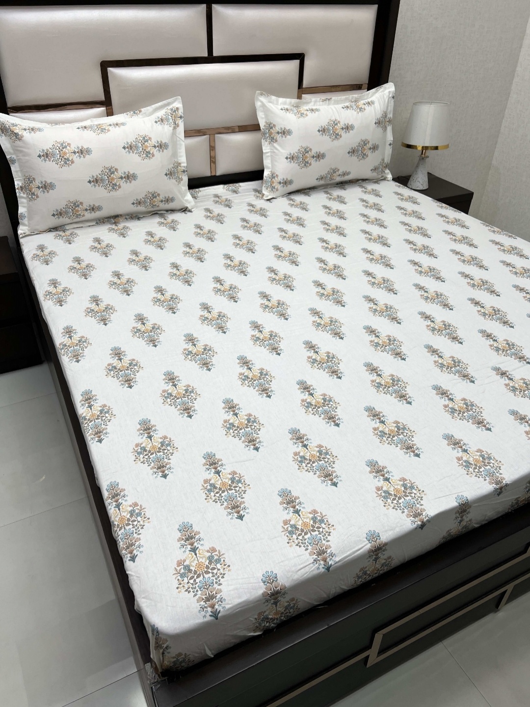 Pure Decor White & Blue Ethnic Motifs 300 TC Cotton King Bedsheet with 2 Pillow Covers
Pure Decor White & Blue Ethnic Motifs 300 TC Cotton King Bedsheet with 2 Pillow Covers