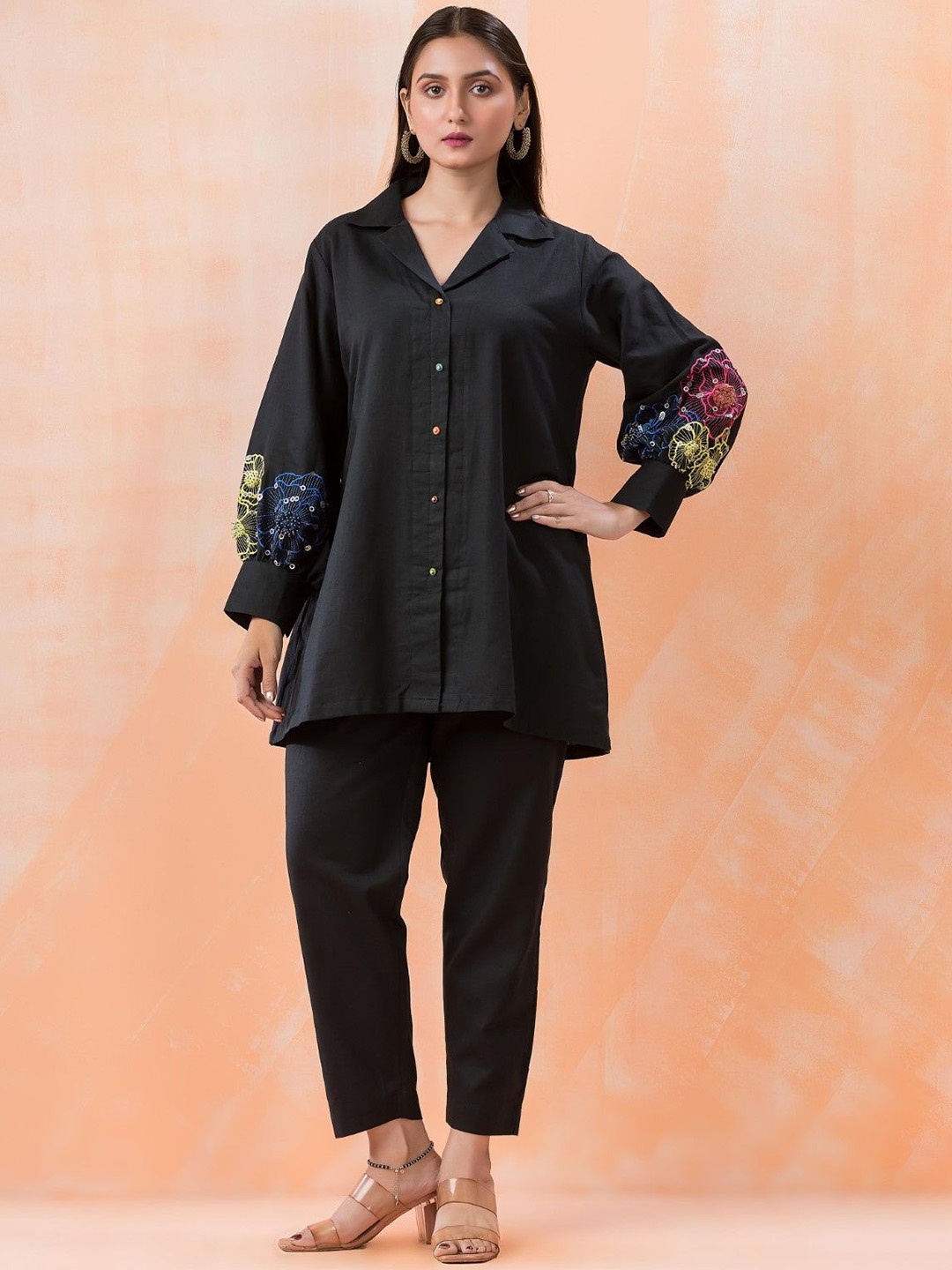 AUTUMN LANE Floral Embroidered Lapel Collar Bishop Sleeves Pure Cotton Co-Ords, Black
AUTUMN LANE Floral Embroidered Lapel Collar Bishop Sleeves Pure Cotton Co-Ords, Black