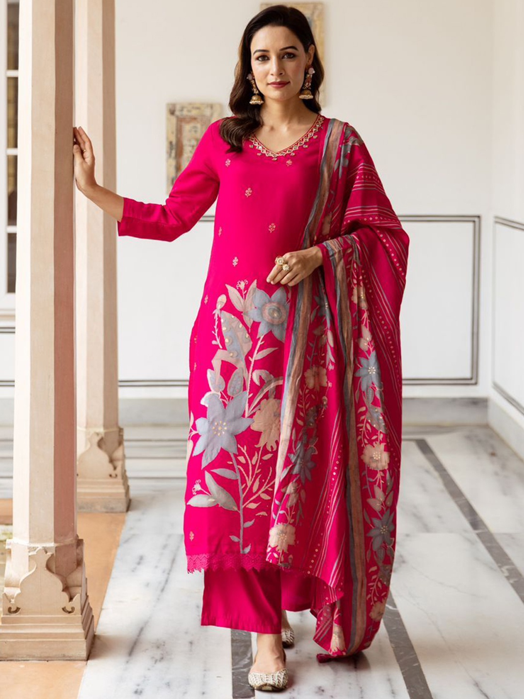 Anouk Floral Printed Regular Chanderi Silk Zari Straight Kurta with Trousers & Dupatta, Pink
Anouk Floral Printed Regular Chanderi Silk Zari Straight Kurta with Trousers & Dupatta, Pink