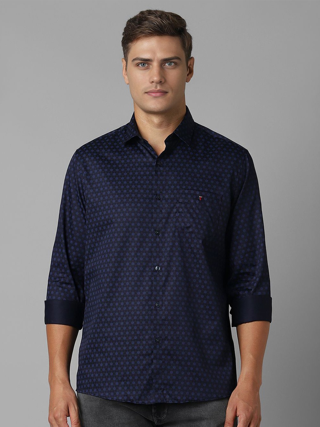 Louis Philippe Sport Men Spread Collar Textured Printed Cotton Slim Fit Casual Shirt, Navy blue
Louis Philippe Sport Men Spread Collar Textured Printed Cotton Slim Fit Casual Shirt, Navy blue