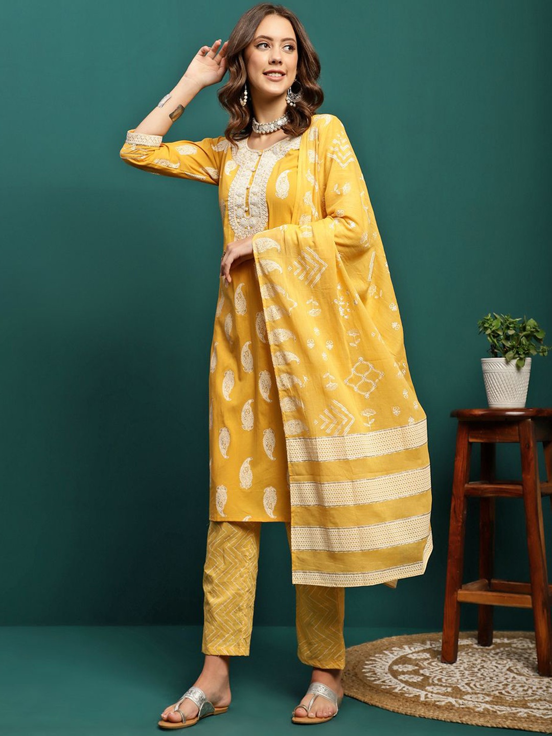 BANDIA Women Paisley Printed Regular Sequinned Pure Cotton Kurta With Trousers & Dupatta, Yellow
BANDIA Women Paisley Printed Regular Sequinned Pure Cotton Kurta With Trousers & Dupatta, Yellow