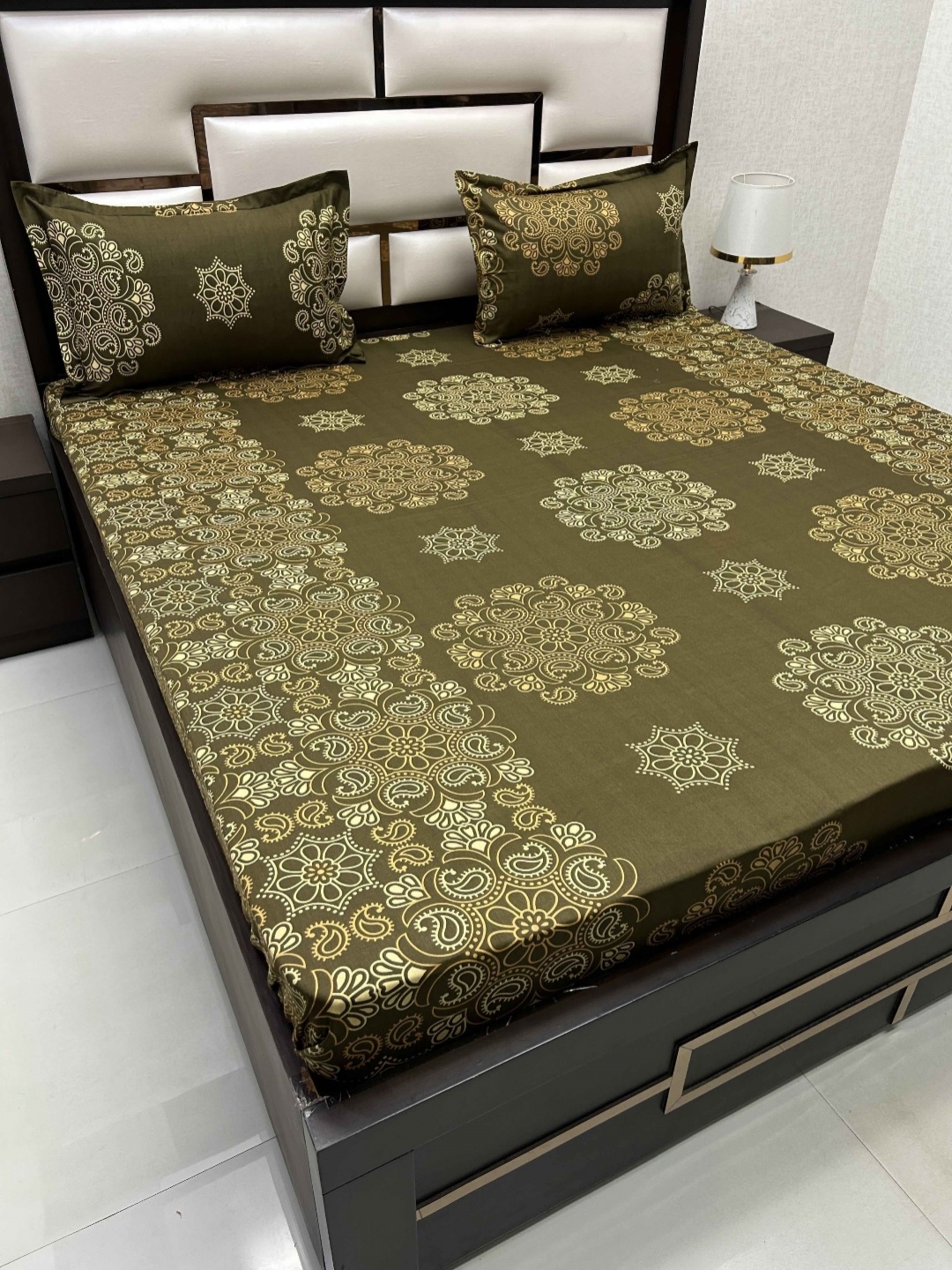 Pure Decor Velar Sib Green Printed 330 TC Pure Cotton King Bedsheet with 2 Pillow Covers
Pure Decor Velar Sib Green Printed 330 TC Pure Cotton King Bedsheet with 2 Pillow Covers