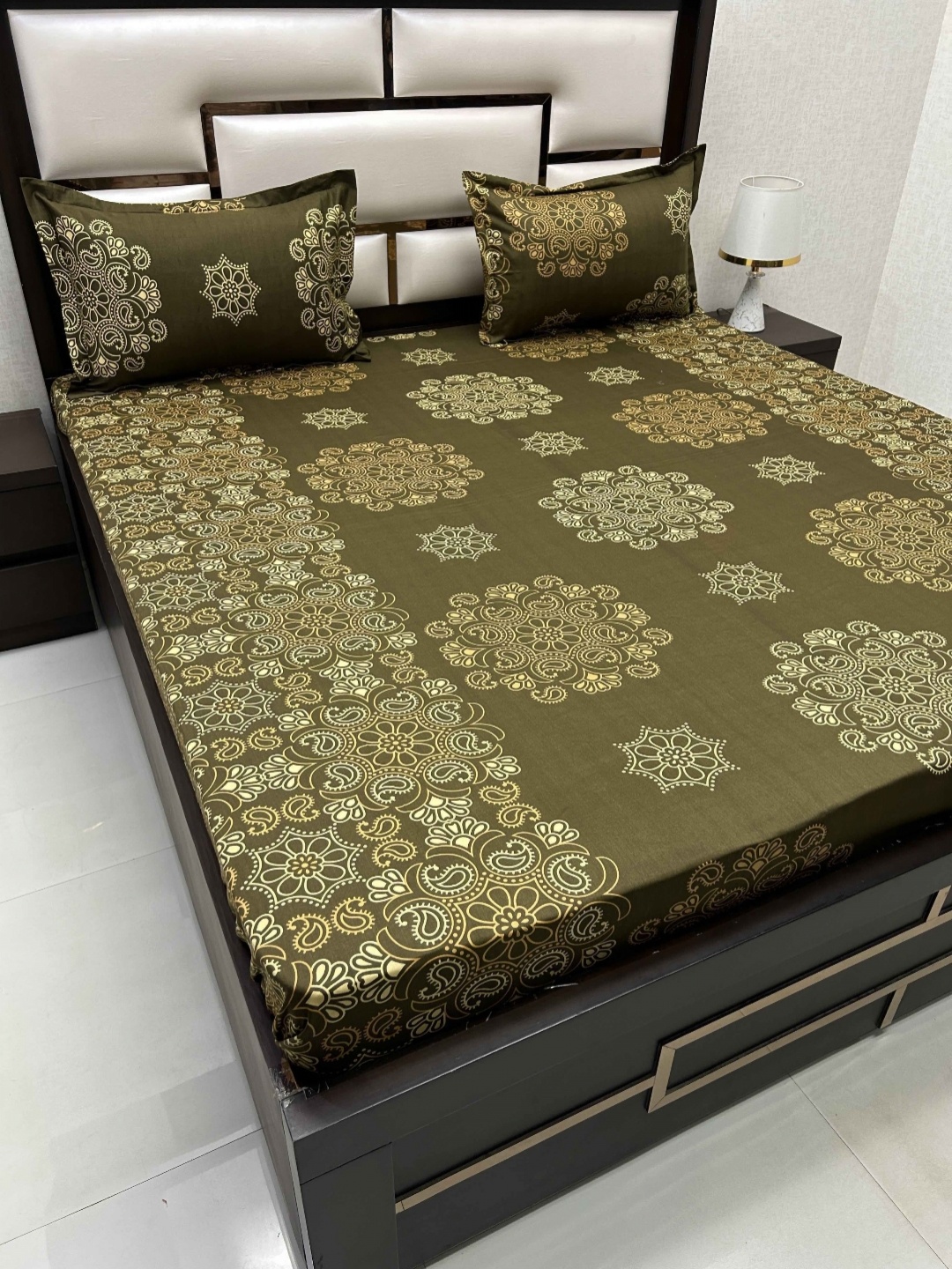 Pure Decor Velar Sib Green & White Pure Cotton 300 TC King Bedsheet with 2 Pillow Covers
Pure Decor Velar Sib Green & White Pure Cotton 300 TC King Bedsheet with 2 Pillow Covers