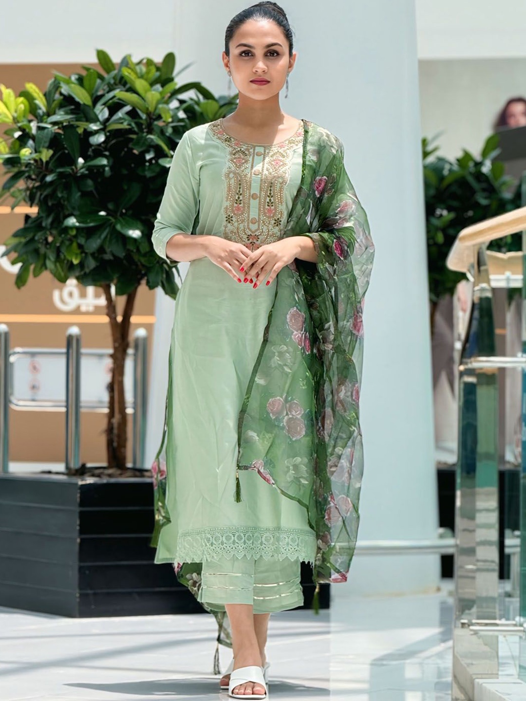 VredeVogel Ethnic Motifs Embroidered Patch work Round Neck Kurta with Trouser & Dupatta, Green
VredeVogel Ethnic Motifs Embroidered Patch work Round Neck Kurta with Trouser & Dupatta, Green