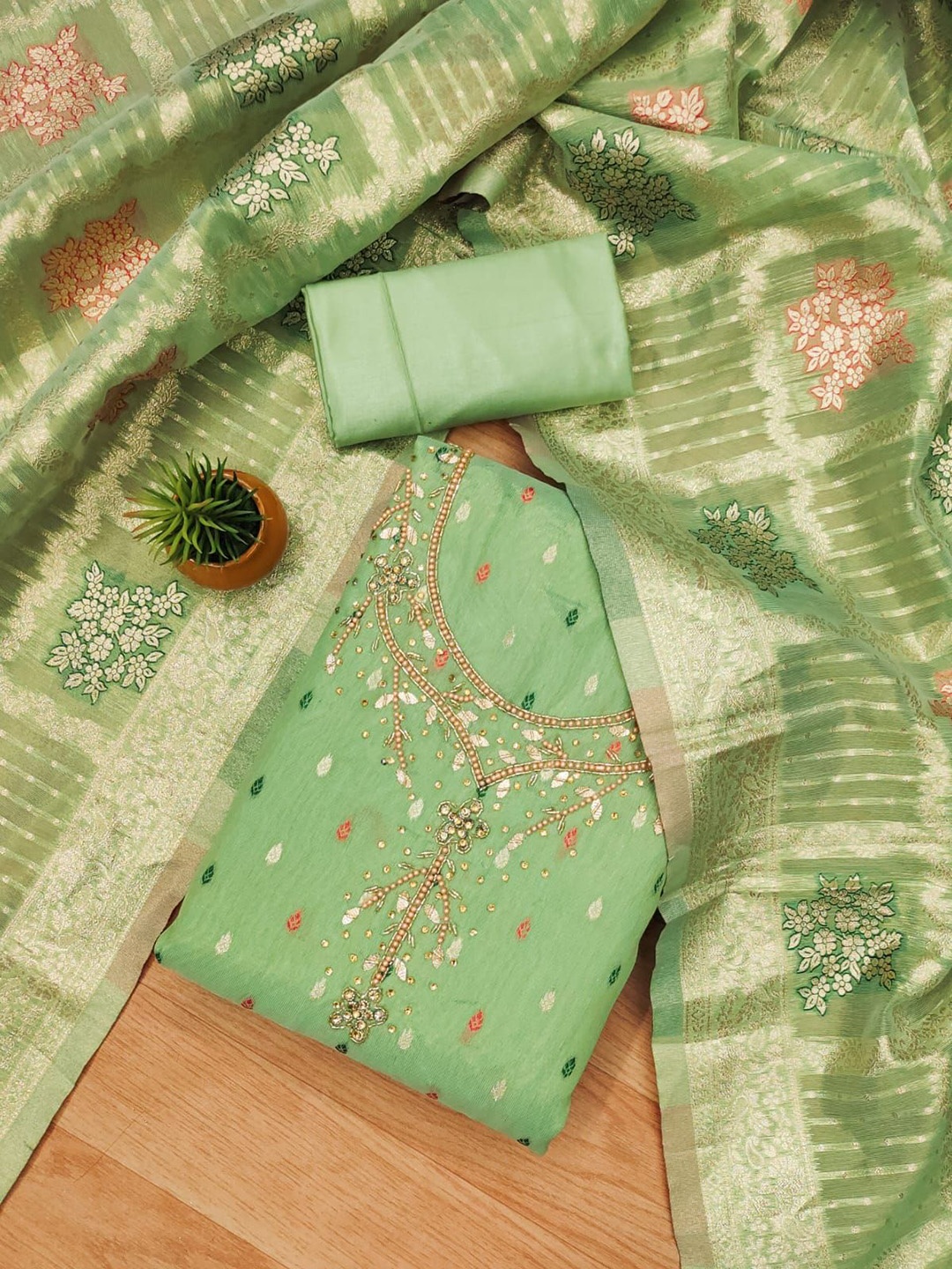 LeeliPeeri Designer Ethnic Motifs Embroidered Jacquard Unstitched Dress Material, Olive
LeeliPeeri Designer Ethnic Motifs Embroidered Jacquard Unstitched Dress Material, Olive