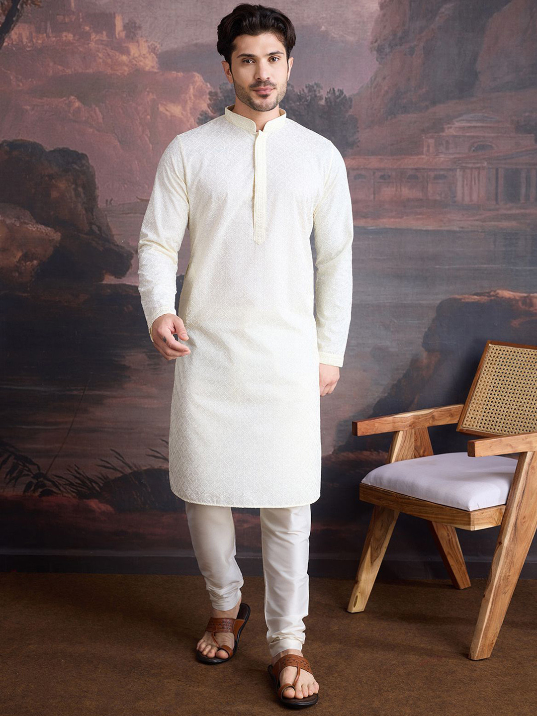 House of Pataudi Ethnic Motifs Embroidered Mandarin Collar Straight Kurta With Pyjamas, Off white
House of Pataudi Ethnic Motifs Embroidered Mandarin Collar Straight Kurta With Pyjamas, Off white