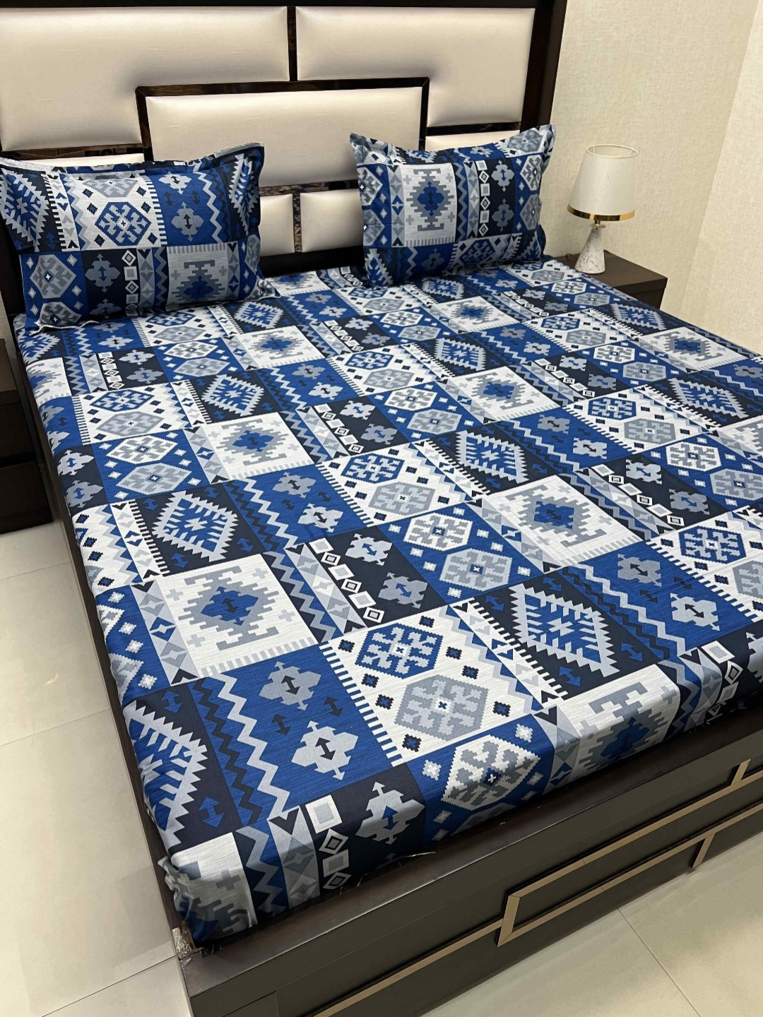 Pure Decor Blue & White Printed 260 TC Pure Cotton Super King Bedsheet & 2 Pillow Covers
Pure Decor Blue & White Printed 260 TC Pure Cotton Super King Bedsheet & 2 Pillow Covers