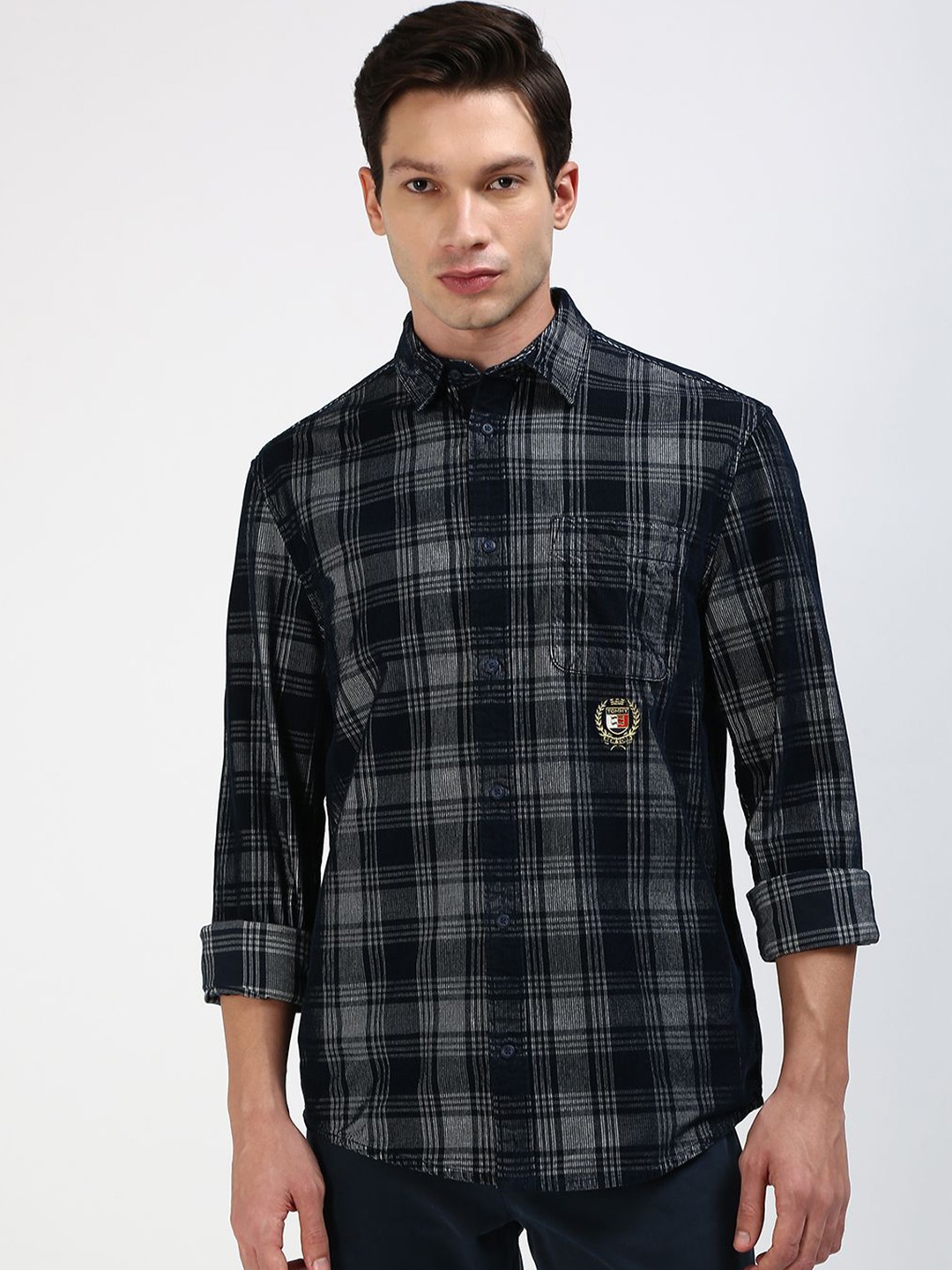 Tommy Hilfiger Men Classic Spread Collar Tartan Checked Cotton Casual Shirt, Navy blue
Tommy Hilfiger Men Classic Spread Collar Tartan Checked Cotton Casual Shirt, Navy blue