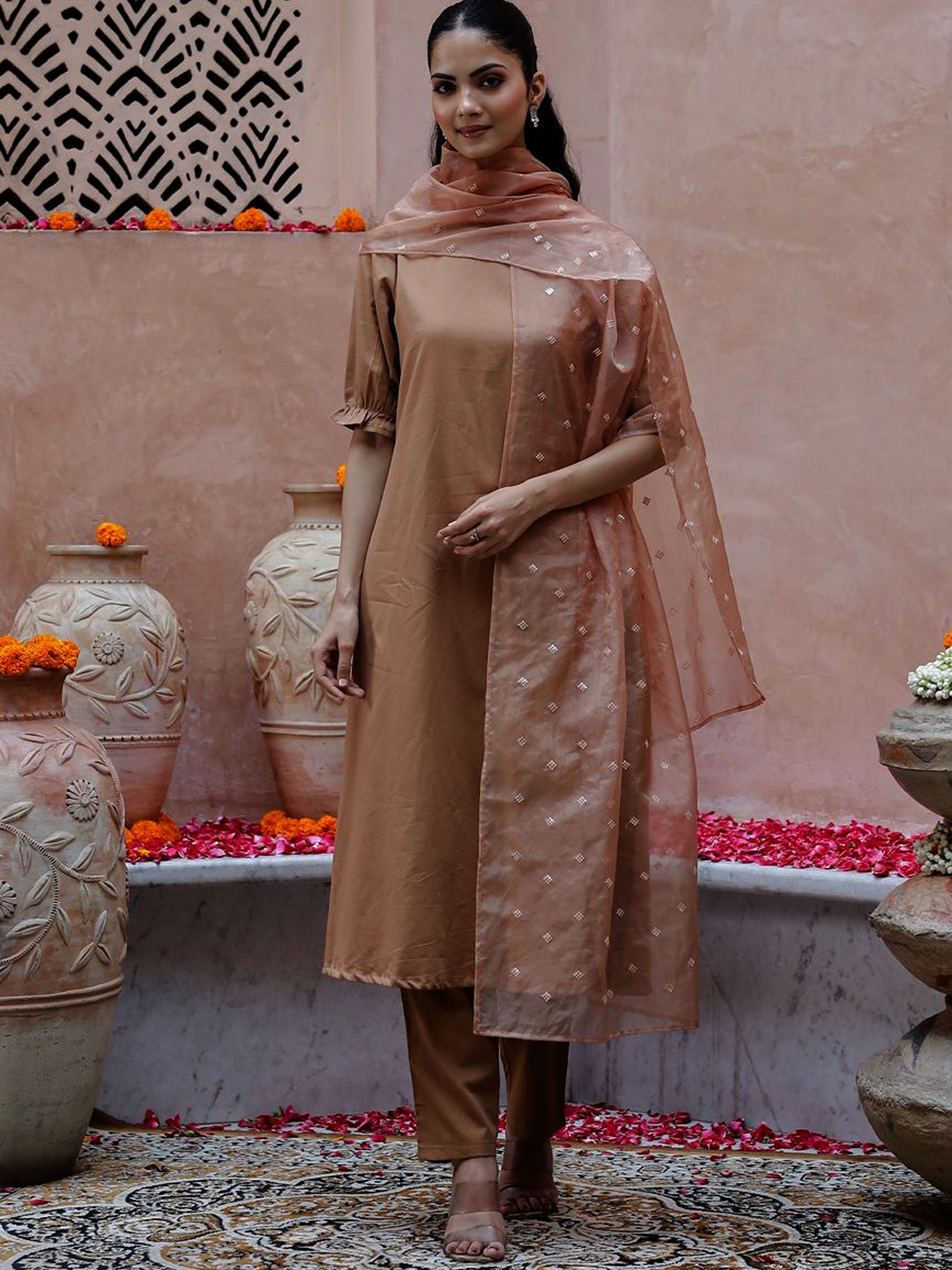 RangDeep Square Neck Puffed Sleeves Sequinned Straight Kurta with Trousers & Dupatta, Brown
RangDeep Square Neck Puffed Sleeves Sequinned Straight Kurta with Trousers & Dupatta, Brown