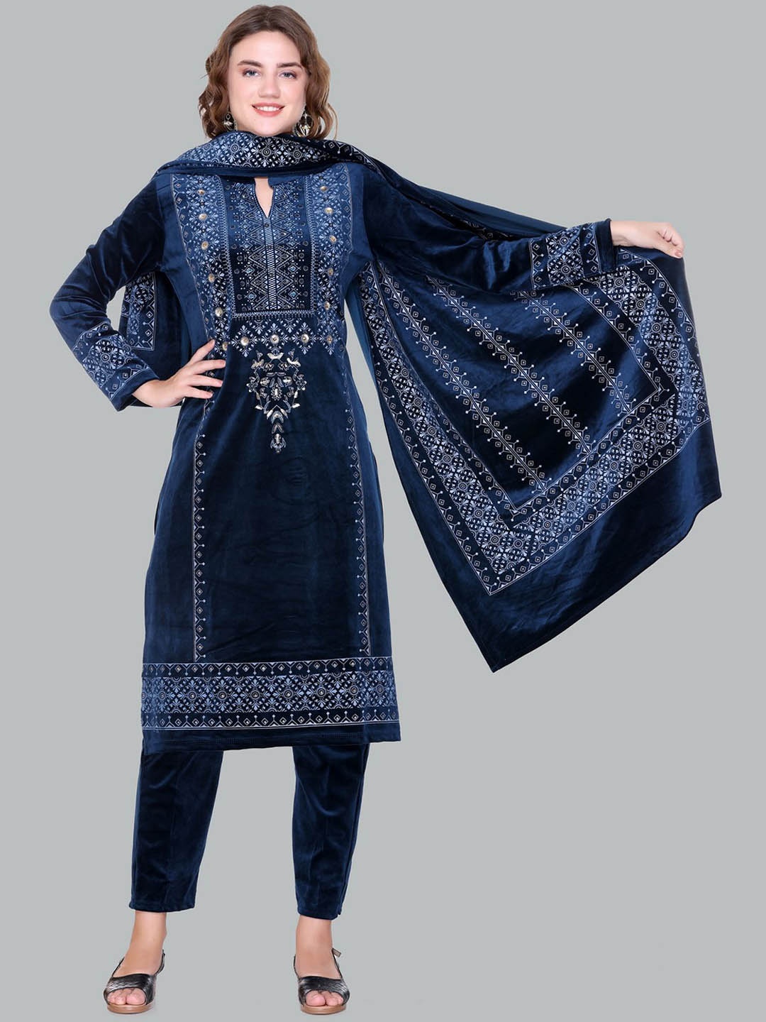 Pampara Ethnic Motifs Printed Beads and Stone Velvet Kurta with Trousers & Dupatta, Navy blue
Pampara Ethnic Motifs Printed Beads and Stone Velvet Kurta with Trousers & Dupatta, Navy blue