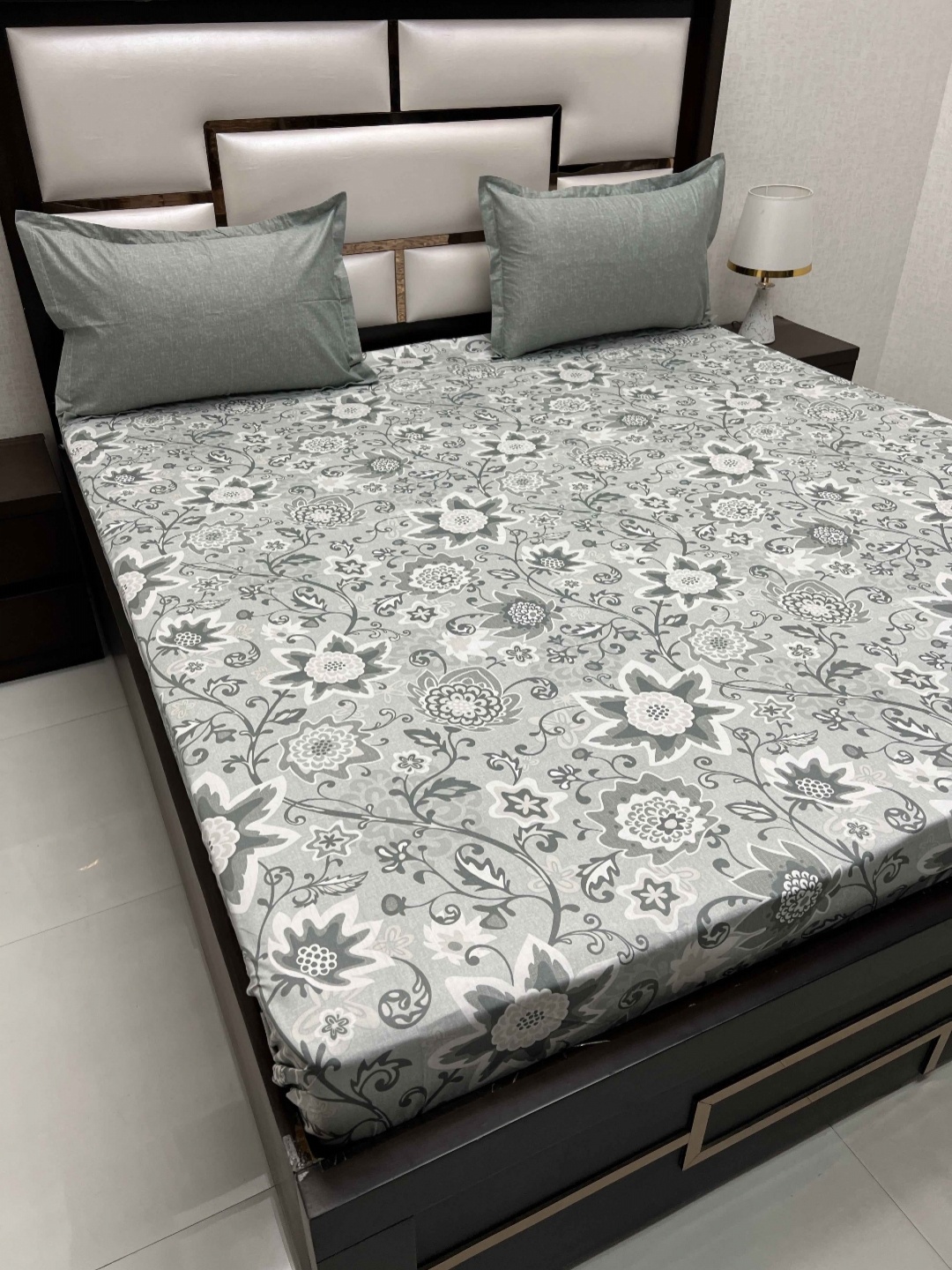 Pure Decor Lifestyle Green Floral 330 TC Pure Cotton King Bedsheet with 2 Pillow Covers
Pure Decor Lifestyle Green Floral 330 TC Pure Cotton King Bedsheet with 2 Pillow Covers