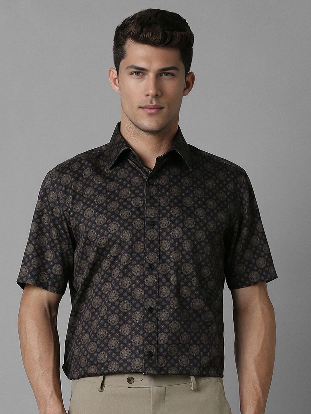 Louis Philippe Men Classic Spread Collar Geometric Printed Cotton Formal Shirt, Brown
Louis Philippe Men Classic Spread Collar Geometric Printed Cotton Formal Shirt, Brown