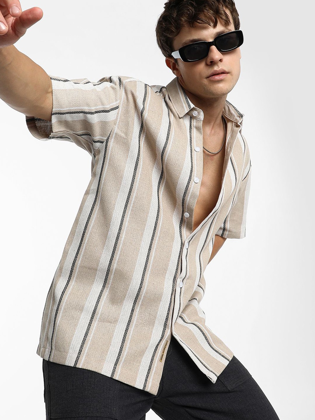 Campus Sutra Men Comfort Spread Collar Vertical Striped Polycotton Casual Shirt, Beige
Campus Sutra Men Comfort Spread Collar Vertical Striped Polycotton Casual Shirt, Beige