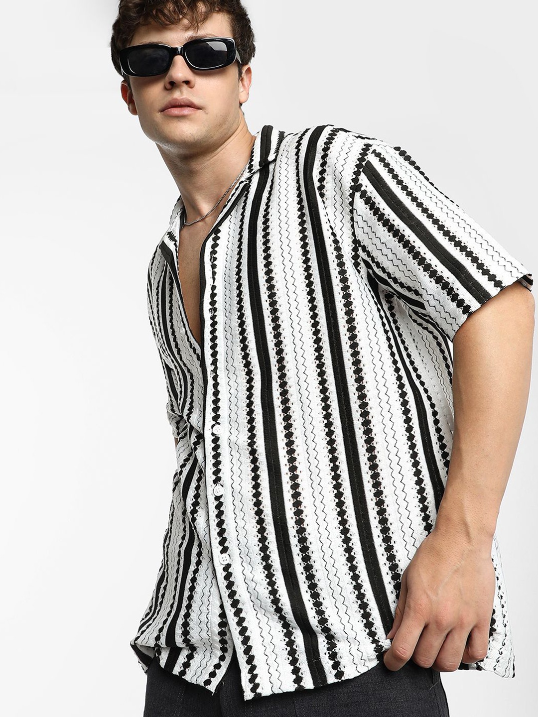 Campus Sutra Men Comfort Cuban Collar Vertical Striped Polycotton Oversized Casual Shirt, White
Campus Sutra Men Comfort Cuban Collar Vertical Striped Polycotton Oversized Casual Shirt, White