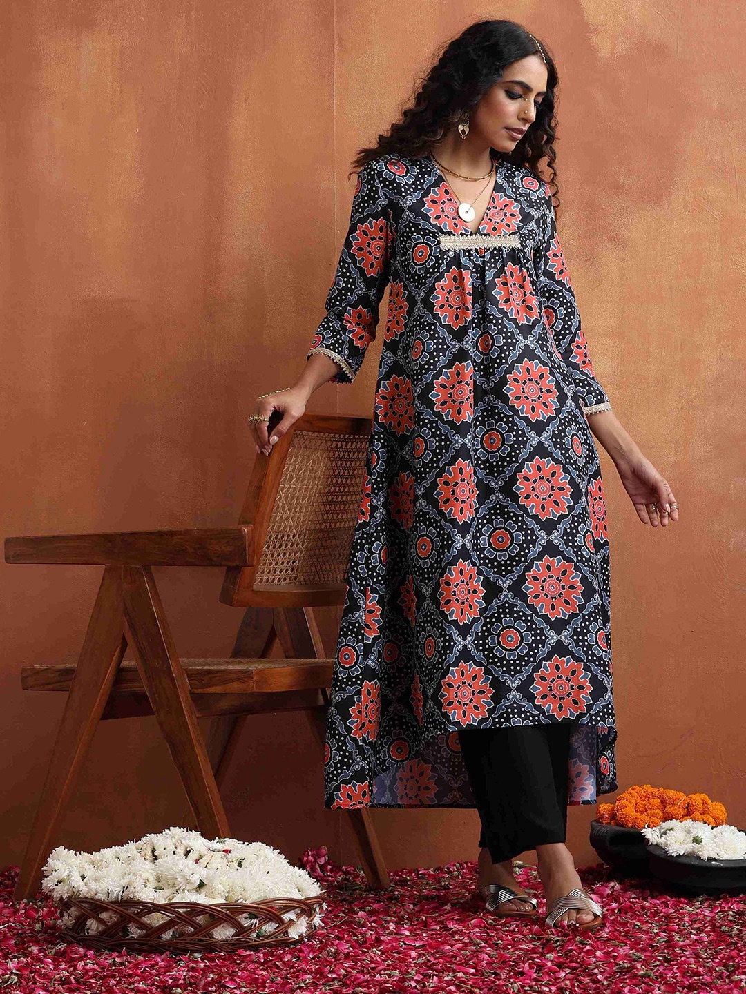 trueBrowns Ethnic Motifs Printed Pleated Gotta Patti A-Line Kurta with Trousers, Black
trueBrowns Ethnic Motifs Printed Pleated Gotta Patti A-Line Kurta with Trousers, Black