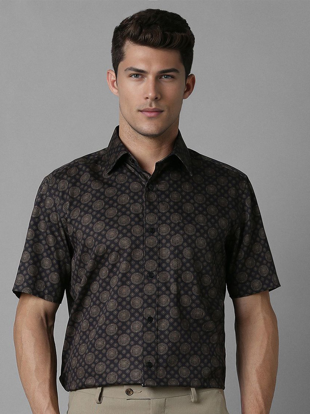 Louis Philippe Men Classic Spread Collar Geometric Printed Cotton Formal Shirt, Brown
Louis Philippe Men Classic Spread Collar Geometric Printed Cotton Formal Shirt, Brown