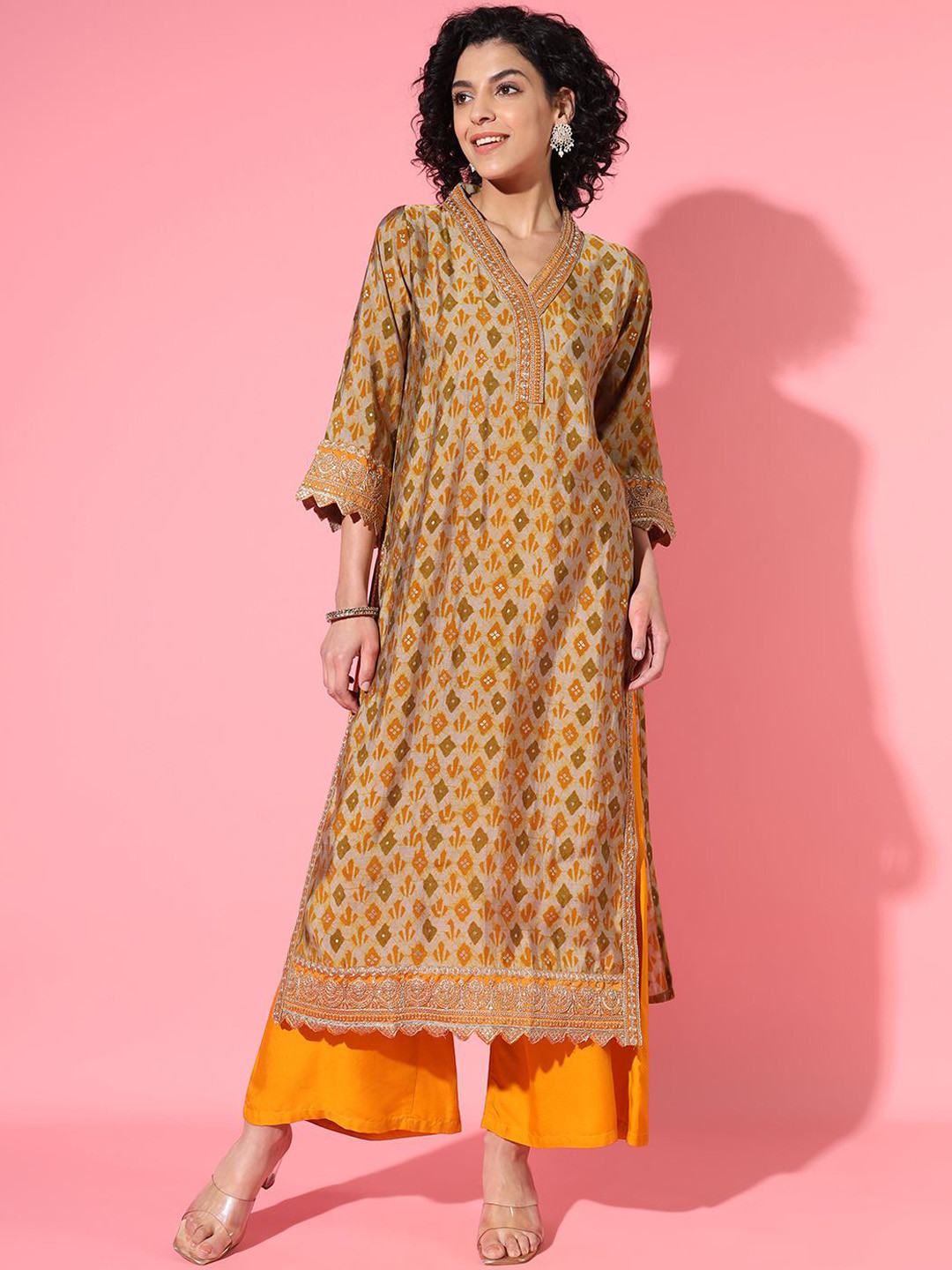 VESH Geometric Printed V-Neck Three-Quarter Sleeves Thread Work Straight Pure Silk Kurta, Yellow
VESH Geometric Printed V-Neck Three-Quarter Sleeves Thread Work Straight Pure Silk Kurta, Yellow
