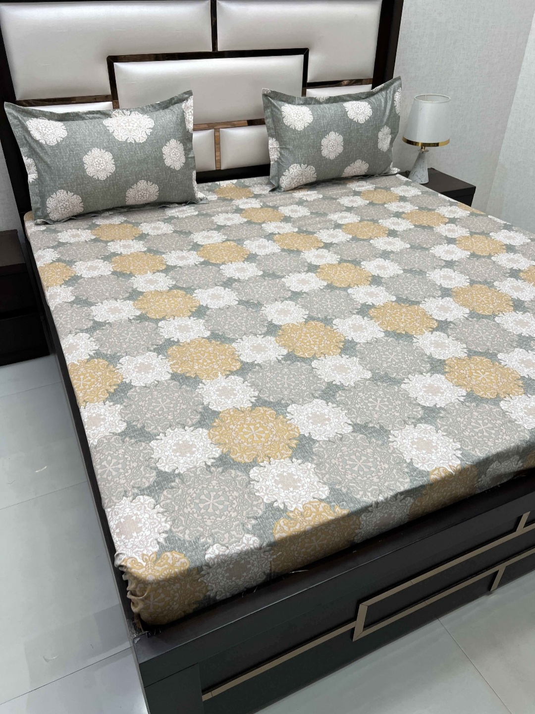 Pure Decor Grey Floral Pinted 260 TC Pure Cotton Super King Bedsheet & 2 Pillow Covers
Pure Decor Grey Floral Pinted 260 TC Pure Cotton Super King Bedsheet & 2 Pillow Covers