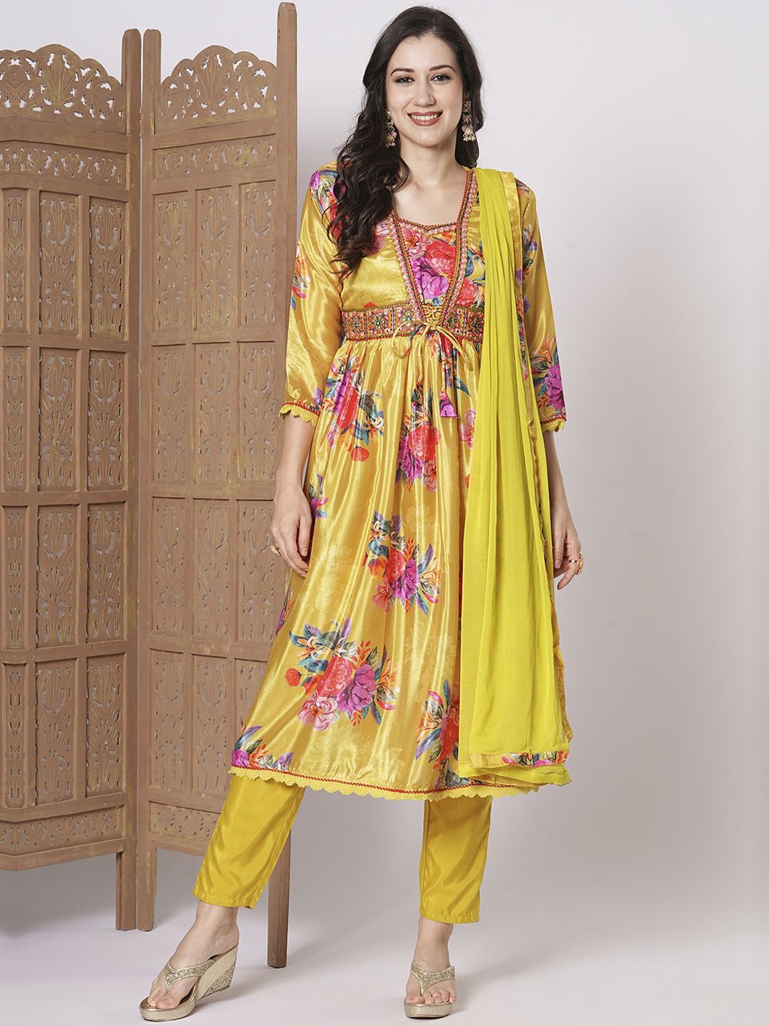 KAYOMMI Floral Embroidered Thread Work Straight Kurta with Pyjamas & With Dupatta, Mustard
KAYOMMI Floral Embroidered Thread Work Straight Kurta with Pyjamas & With Dupatta, Mustard