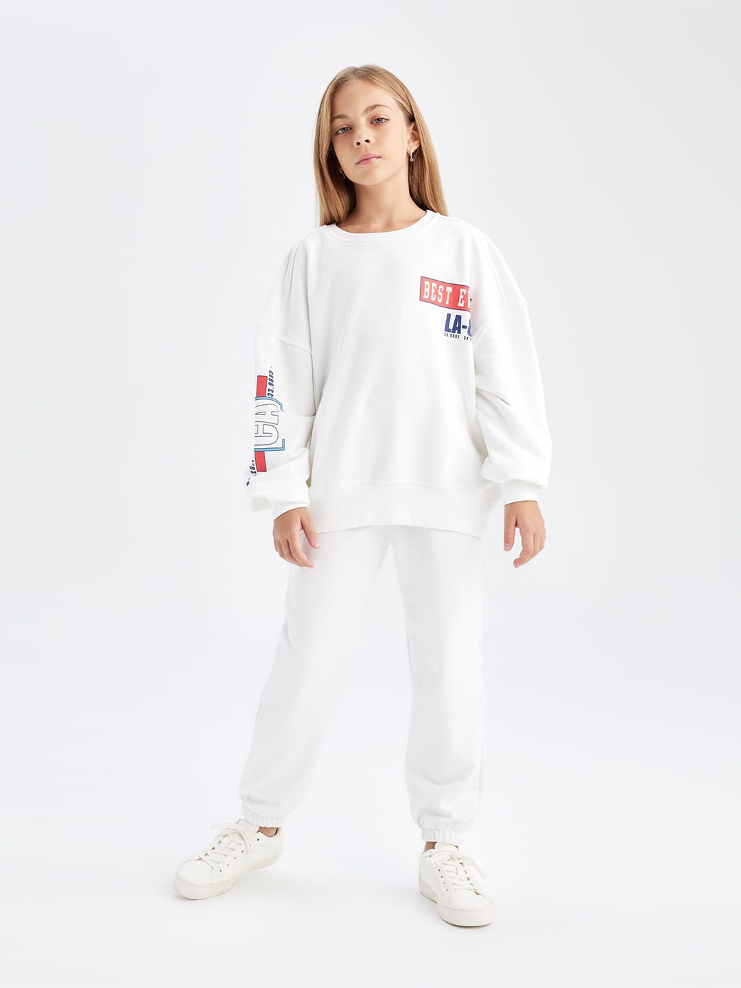 DeFacto Girls Printed Round Neck Long Sleeves Pure Cotton T-shirt With Jogger, White
DeFacto Girls Printed Round Neck Long Sleeves Pure Cotton T-shirt With Jogger, White