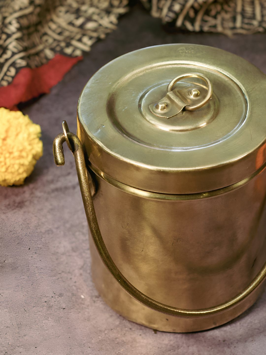 Ambi Home Vintage Brassware Storage Container (Bharni) - 2 Ltr, Gold 
Ambi Home Vintage Brassware Storage Container (Bharni) - 2 Ltr, Gold