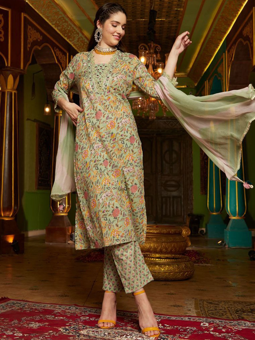 BANDIA Women Floral Printed Regular Mirror Work Pure Cotton Kurta with Trousers & Dupatta, Green
BANDIA Women Floral Printed Regular Mirror Work Pure Cotton Kurta with Trousers & Dupatta, Green