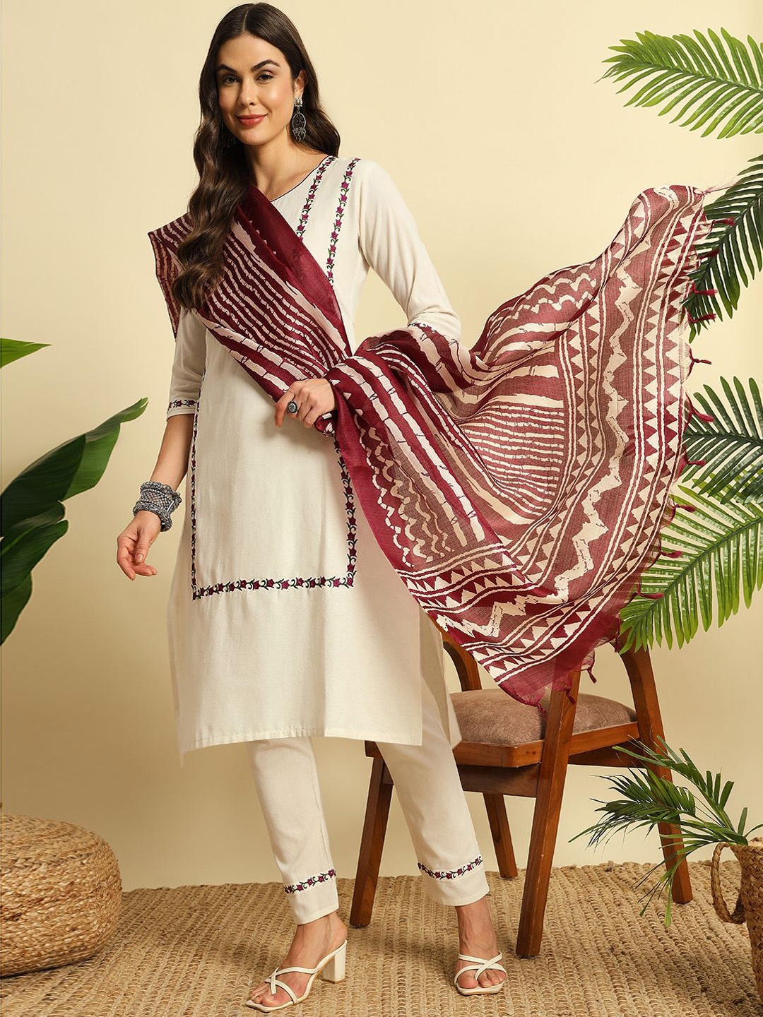 BHUMIKA CREATION Floral Embroidered Round Neck A-Line Kurta with Trousers & Dupatta, Cream
BHUMIKA CREATION Floral Embroidered Round Neck A-Line Kurta with Trousers & Dupatta, Cream